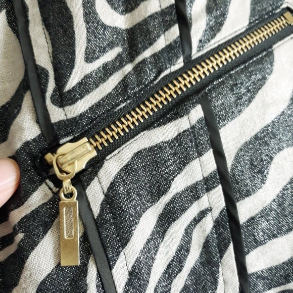 Chico's Medium Zebra Foiled Linen Blend Vest Black White Animal Print Festival - Picture 8 of 8